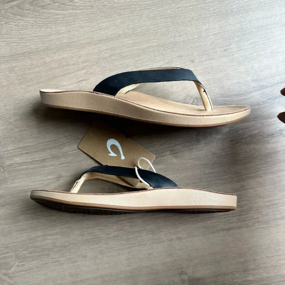 NEW! OluKai Women's Black and Tan Sandals Flip Flops - size 7w - Picture 2 of 8